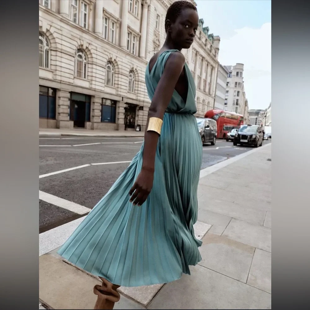 🆕(NWT) ZARA Bloggers Fav Pleated Midi Dress with Belt. XS. Color: Blue Steel - Picture 4 of 16